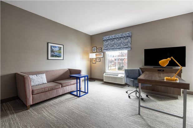 Images Hampton Inn & Suites Logan