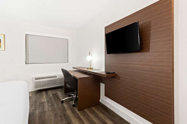 Images SureStay by Best Western Groves