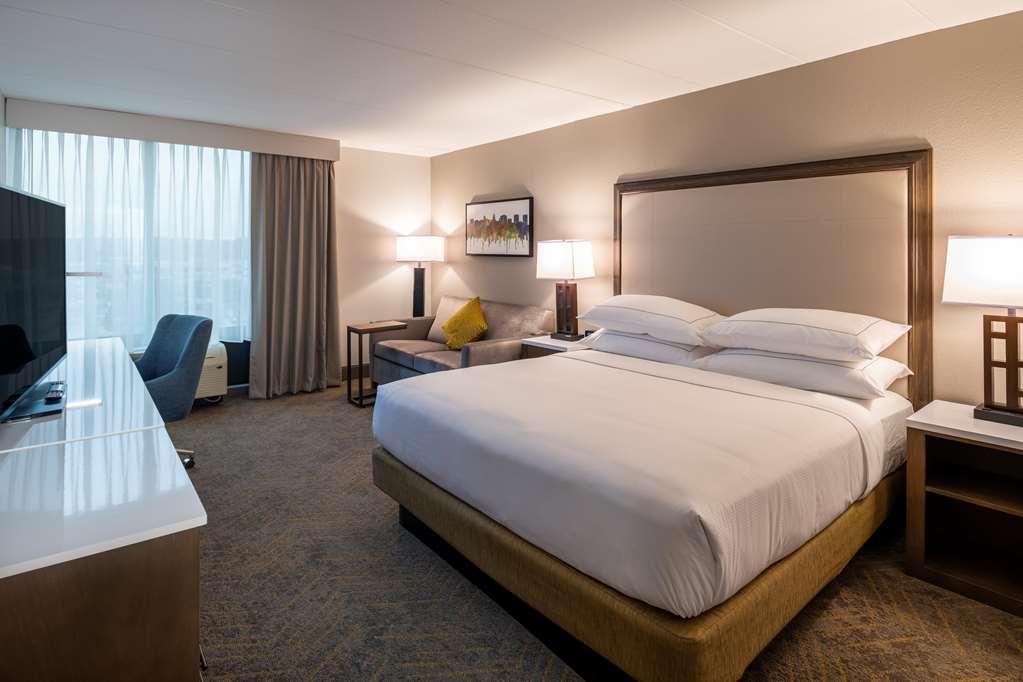 Guest room DoubleTree by Hilton Madison East Madison (608)244-4703