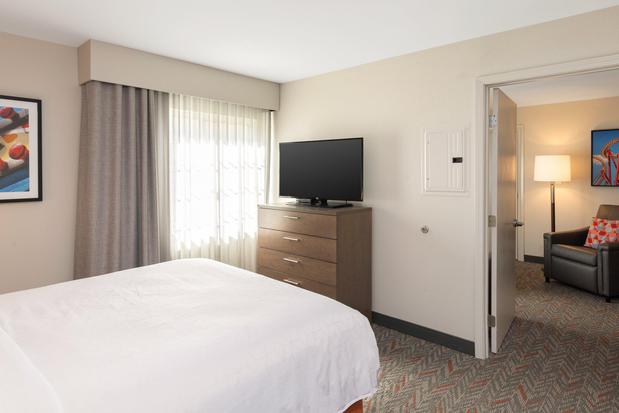 Images Candlewood Suites Anaheim - Resort Area, an IHG Hotel