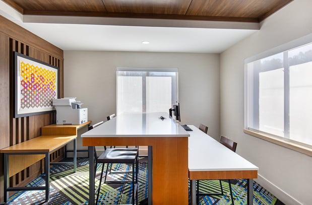 Images Holiday Inn Express & Suites Birmingham - Inverness 280 by IHG