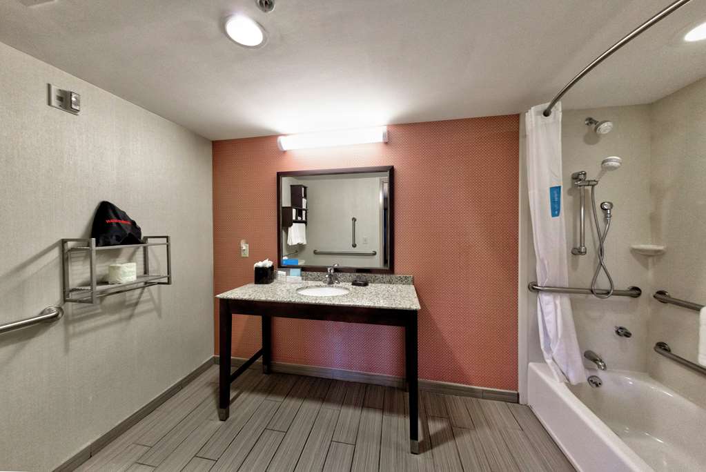 Guest room bath