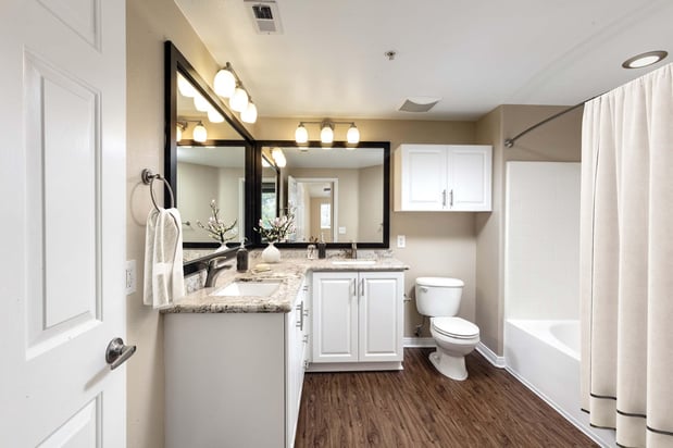 Images Camden Old Creek Apartments