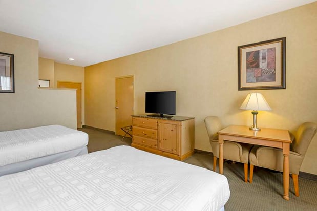 Images Best Western Plus Revere Inn & Suites