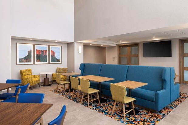Images Hampton Inn and Suites by Hilton Cottonwood