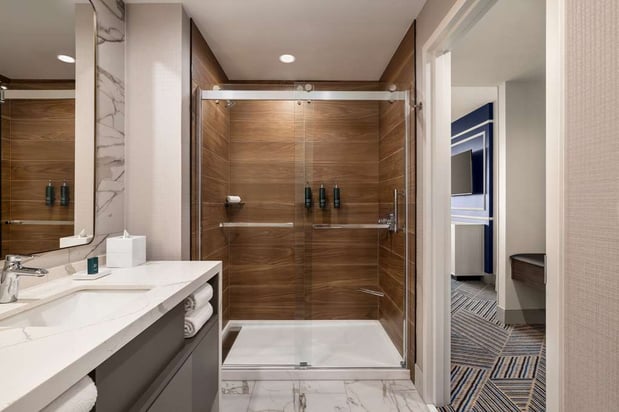 Images Hilton BNA Nashville Airport Terminal