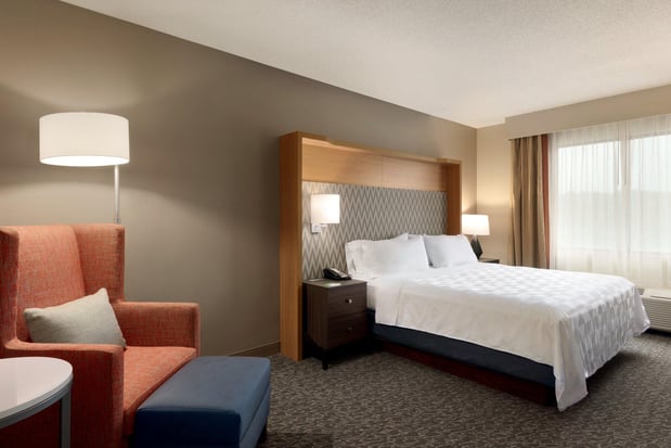 Images Holiday Inn & Suites Council Bluffs-I-29 by IHG