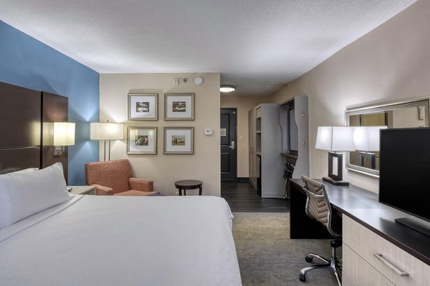 Images Holiday Inn & Suites Atlanta Airport-North by IHG
