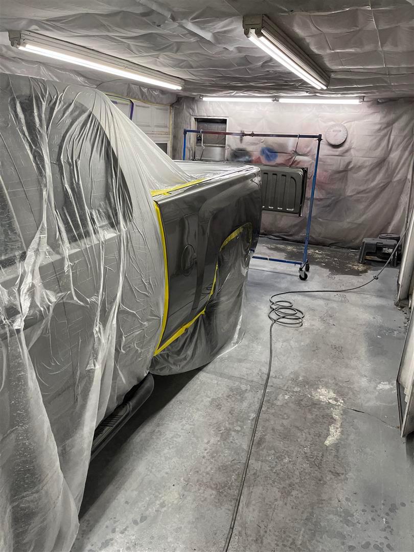 Our auto paint shop is equipped with the latest technology and skilled technicians to give your vehicle a flawless finish. Trust SQR One Coll1sion Inc for all your auto painting needs.