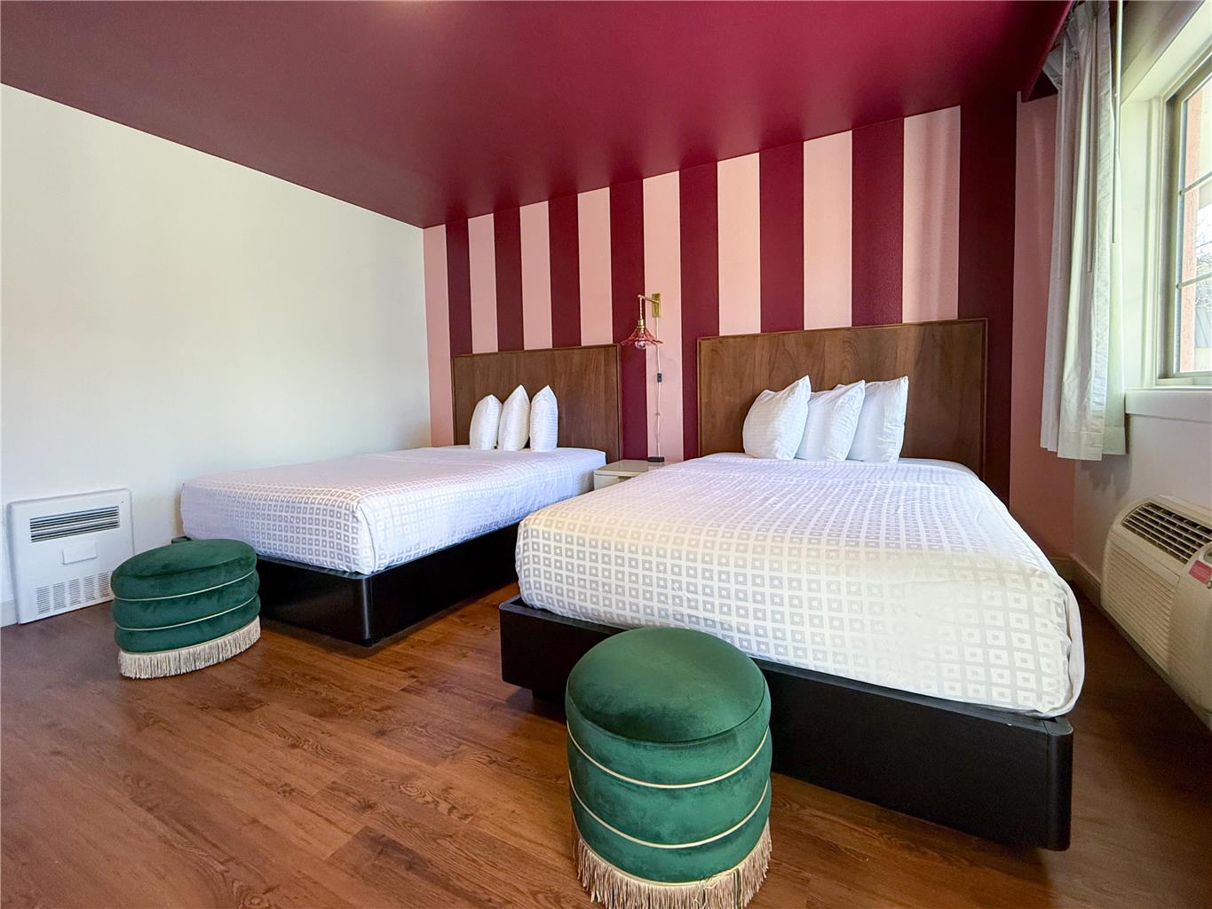 2 Double Beds