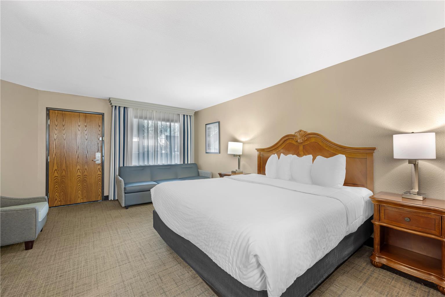 King First Floor Poolside Room