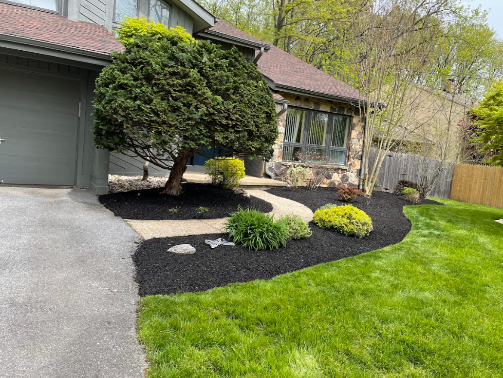 Rios Landscaping Logo