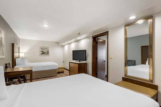 Images Best Western Plus Longbranch Hotel & Convention Center