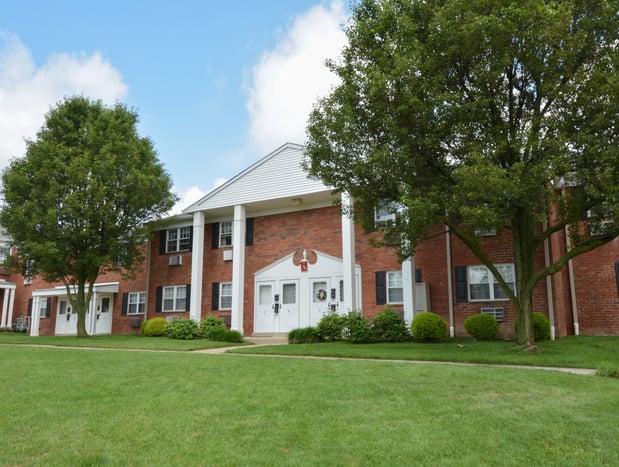 Images Country Manor Apartments