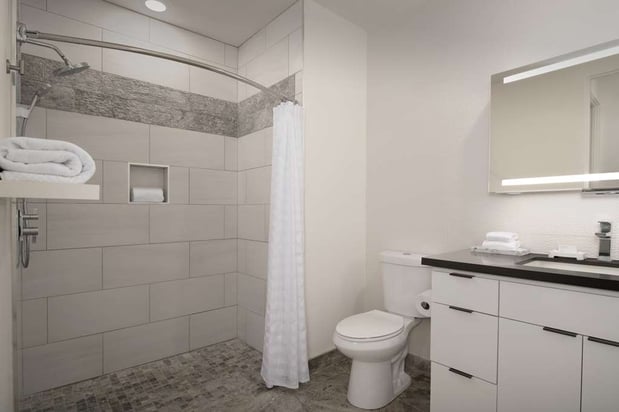 Images Embassy Suites by Hilton    La Quinta Hotel & Spa