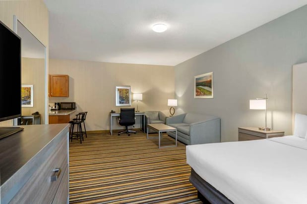 Images Best Western Plus New England Inn & Suites