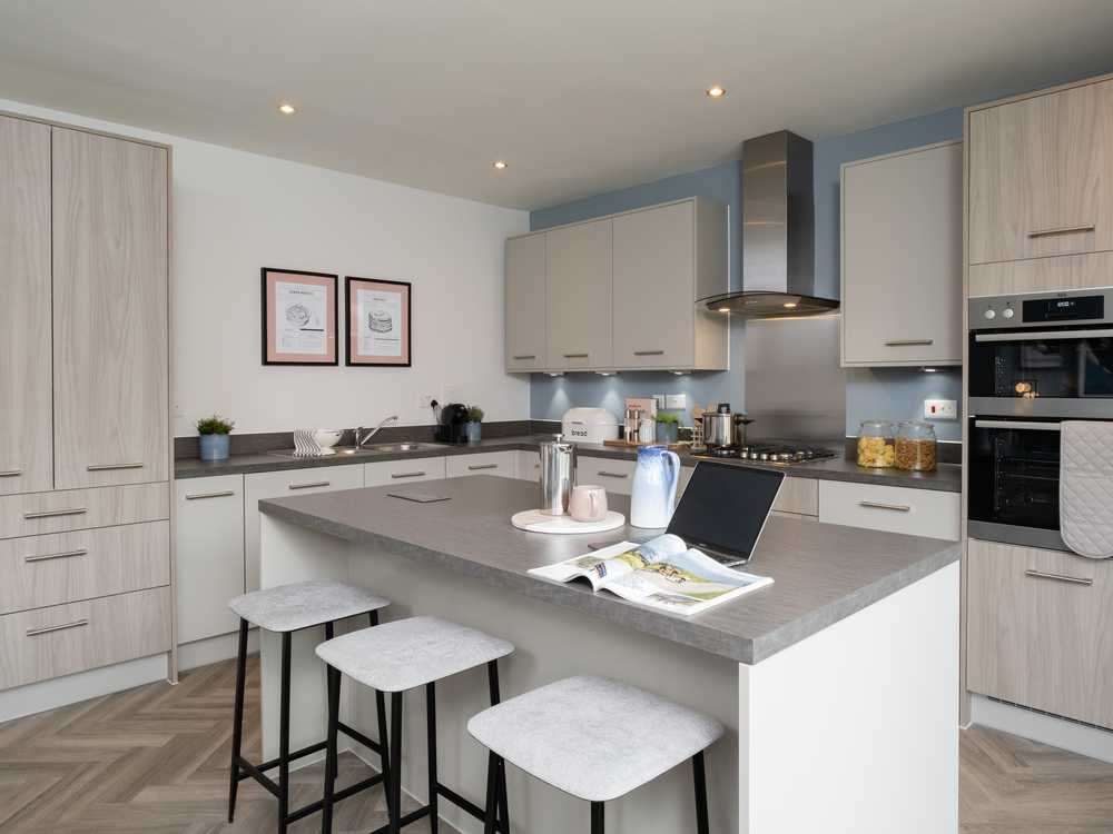 Redrow - Hugglescote Grange - Kitchen with breakfast bar