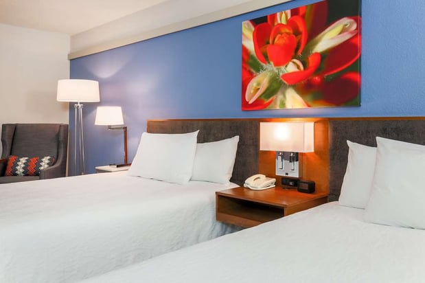 Images Hilton Garden Inn Dallas/Market Center