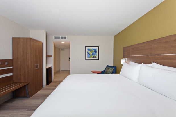 Images Holiday Inn Express & Suites Pasadena - Los Angeles by IHG