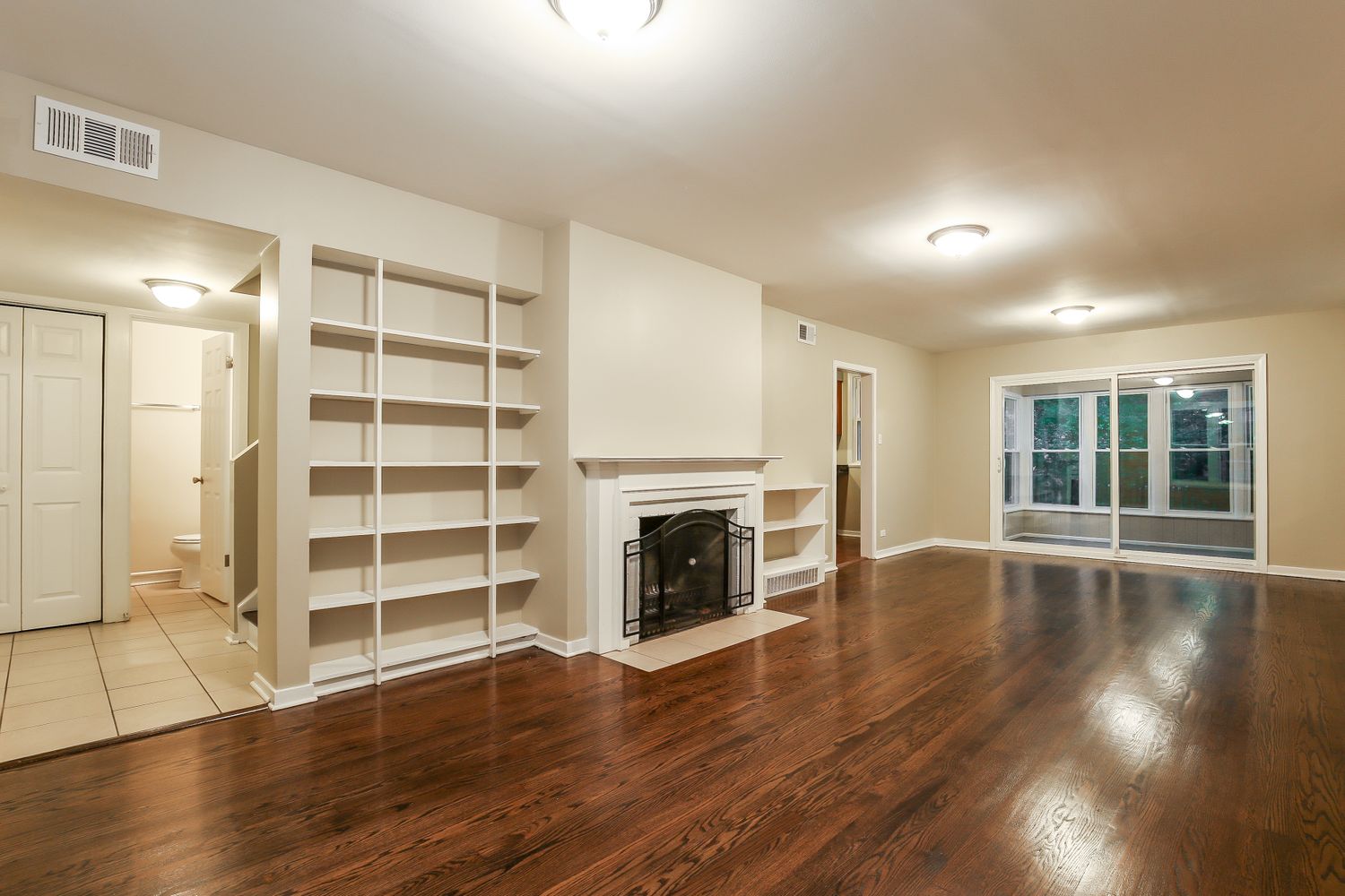 Spacious living space with hardwood flooring at Invitation Homes Chicago.