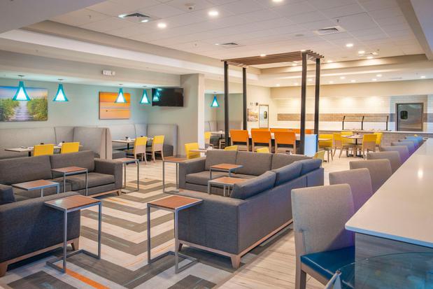 Images Holiday Inn Pensacola - University Area by IHG