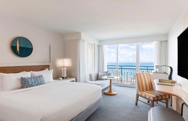 Images The Singer Oceanfront Resort, Curio Collection by Hilton
