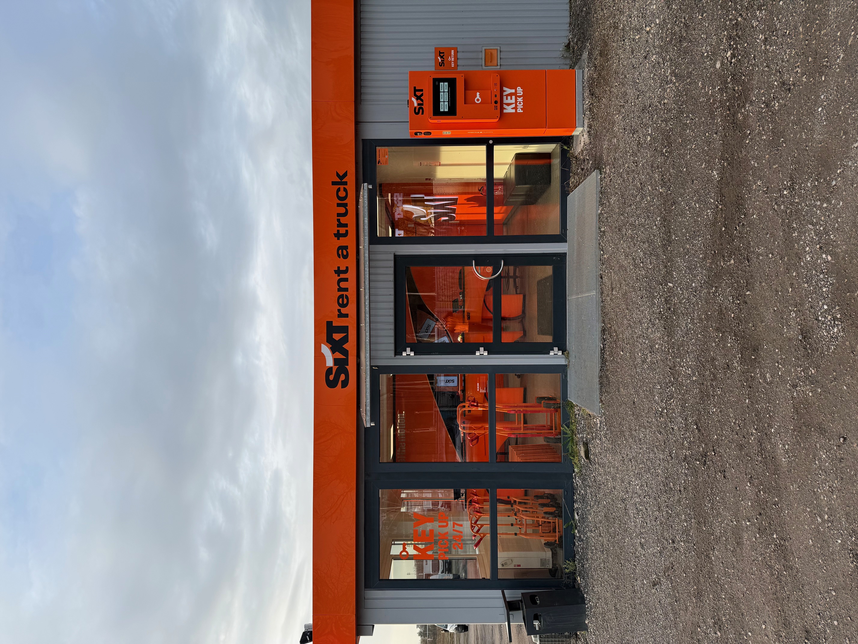 SIXT Berlin Nord Truck Center, Kurt-Schumacher-Damm 176 in Berlin