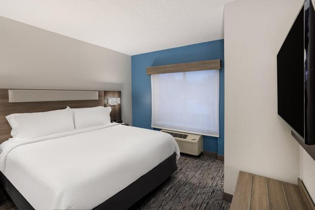 Images Holiday Inn Express & Suites Tampa-I-75 @ Bruce B. Downs, an IHG Hotel