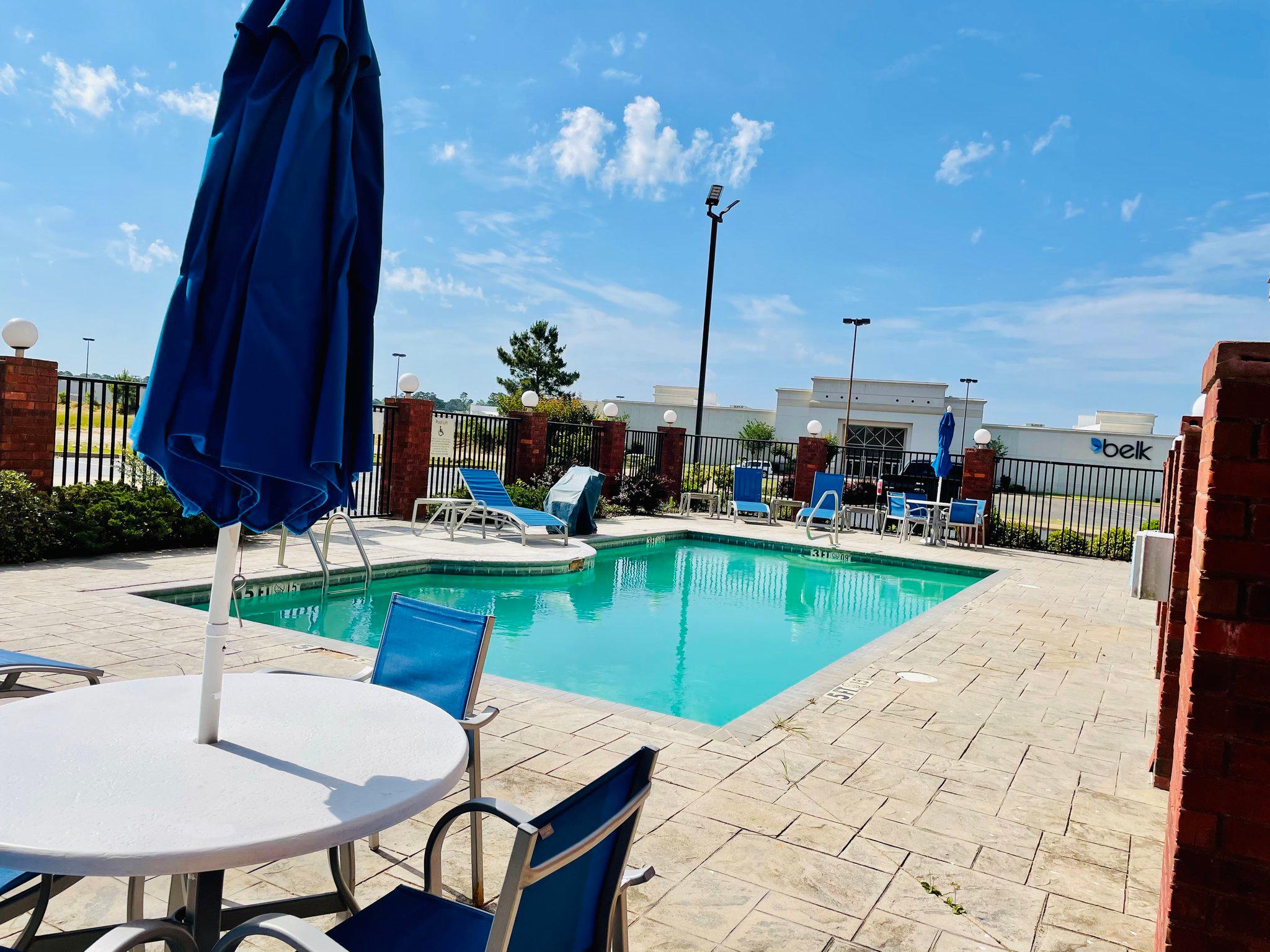 Holiday Inn Express an IHG Hotel in MS (Hotels & Motels