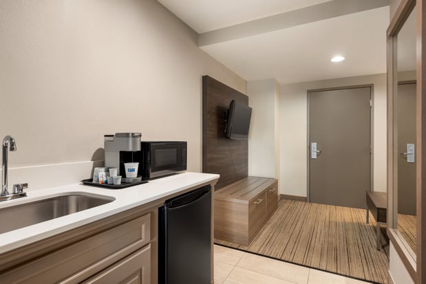 Images Holiday Inn Express & Suites Fredericksburg by IHG