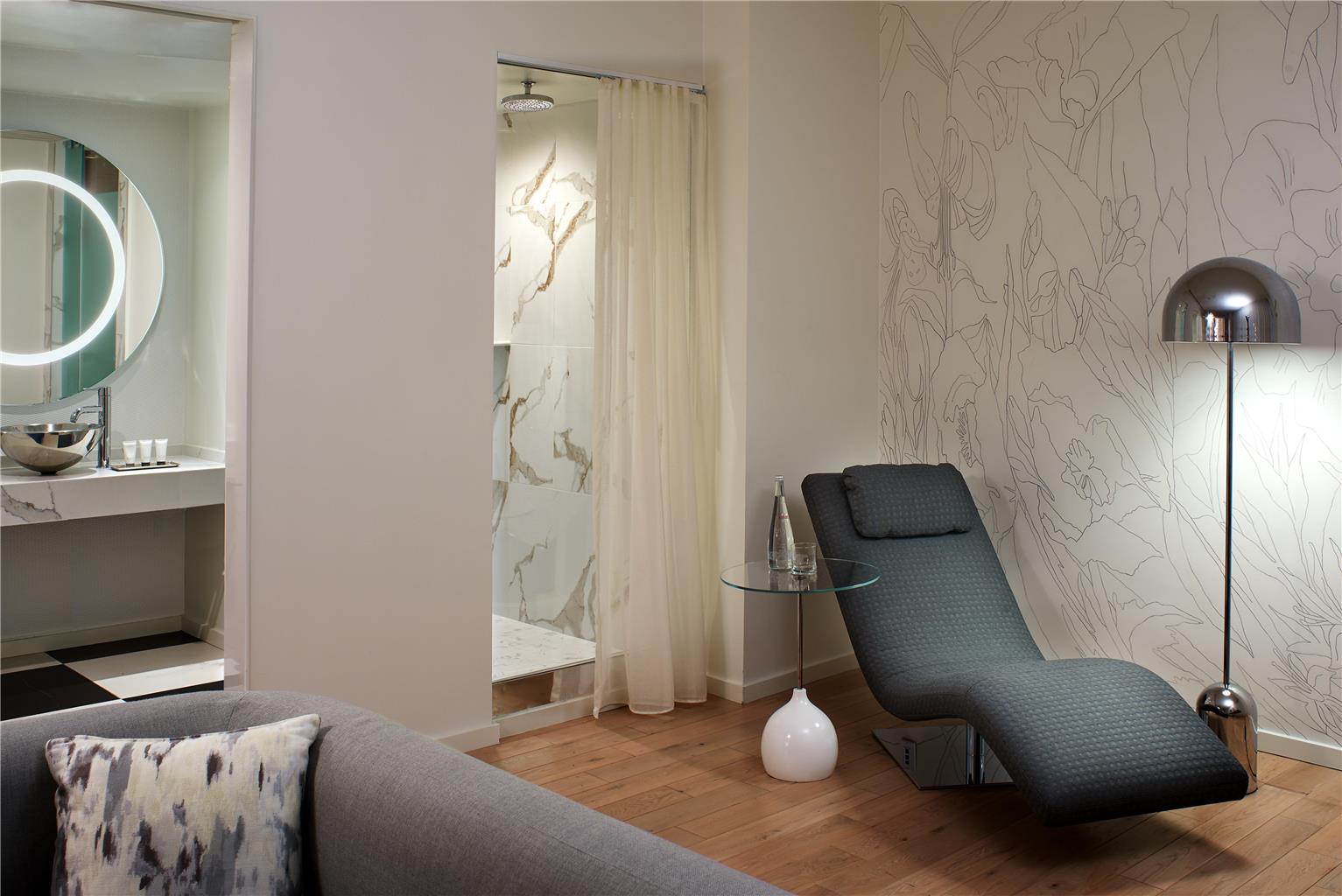 Guest room bath