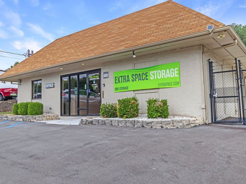 Beauty Image - Extra Space Storage at 6601 Lee Hwy, Chattanooga, TN 37421 