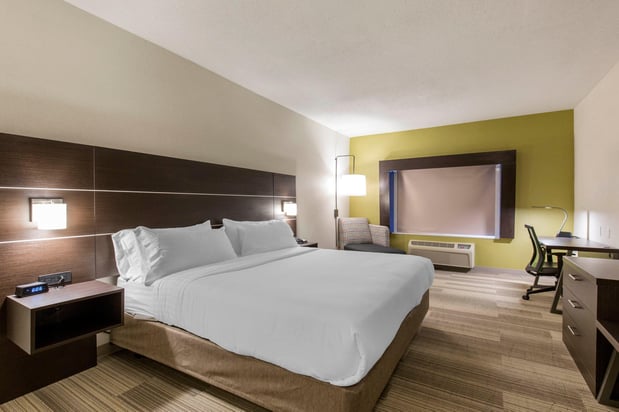 Images Holiday Inn Express & Suites Chicago West - St Charles by IHG