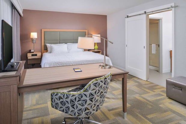 Images Hampton Inn & Suites Altoona-Des Moines