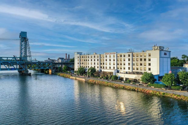 Images Hampton Inn & Suites Newark-Harrison-Riverwalk