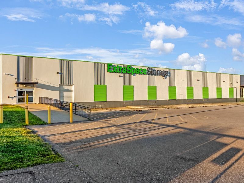 Alternate Beauty Image - Extra Space Storage at 605 S Laurel St, Mishawaka, IN 46544