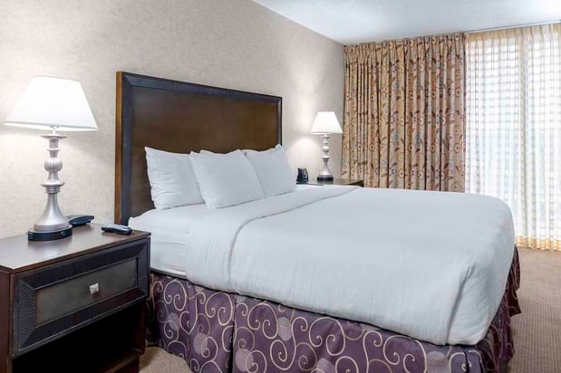 Images Embassy Suites by Hilton Kansas City Plaza