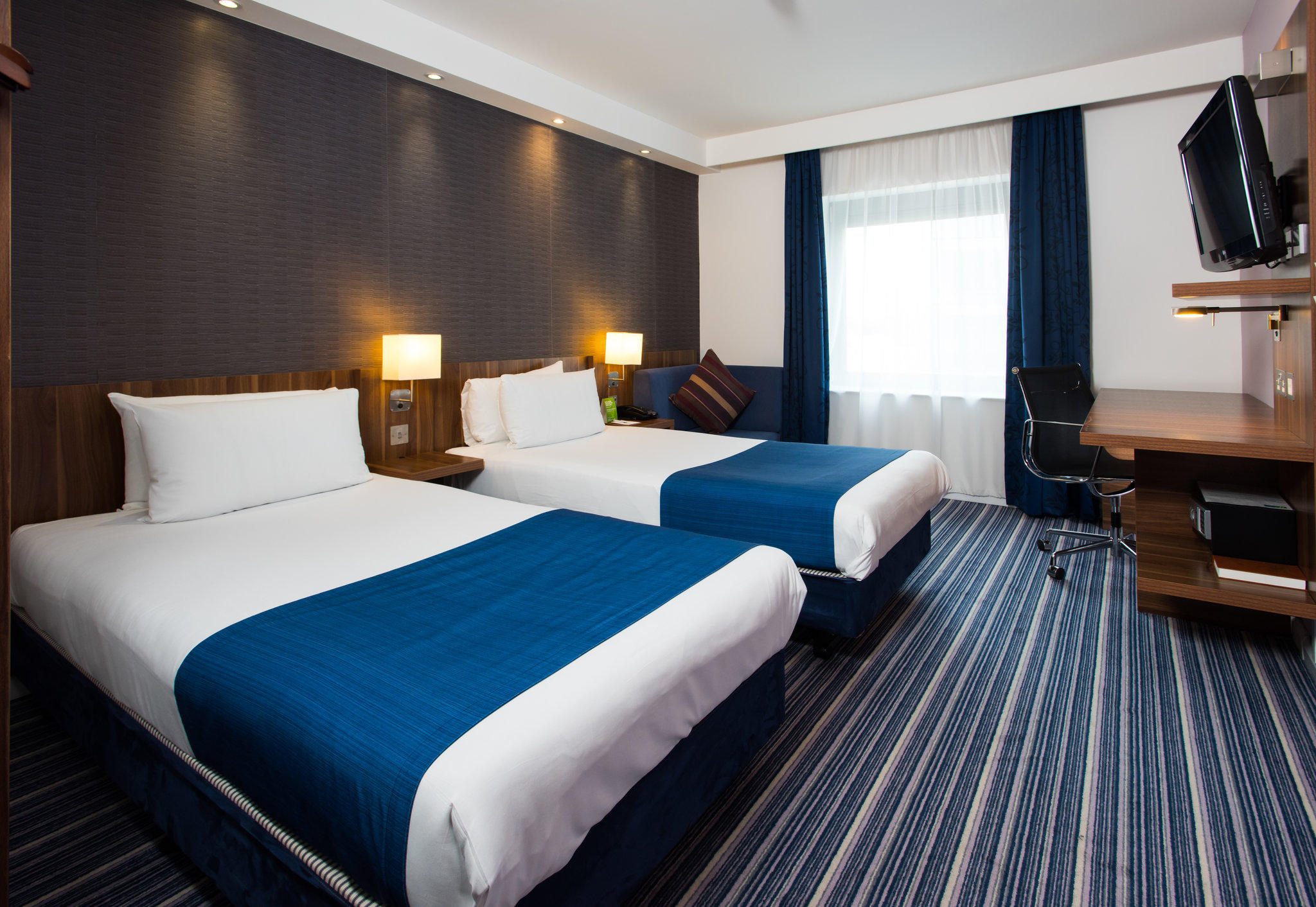 Images Holiday Inn Express London - Wimbledon South, an IHG Hotel
