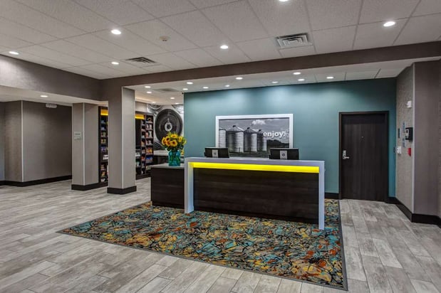 Images Hampton Inn & Suites Wichita/Airport