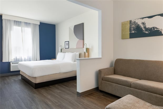 Images Spark by Hilton Indianapolis Northeast Fishers