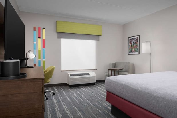Images Hampton Inn & Suites Durham/North I-85