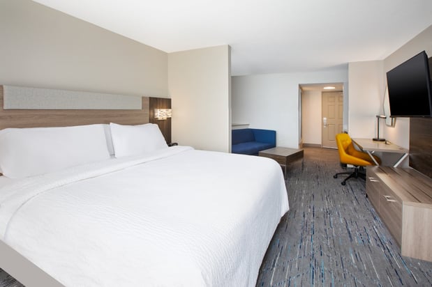 Images Holiday Inn Express & Suites Milwaukee NW – Park Place by IHG