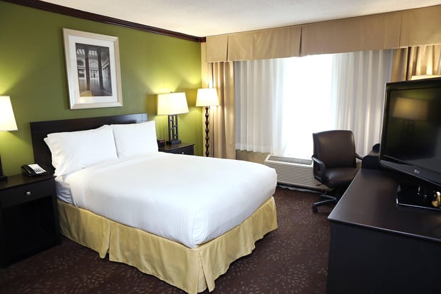 Images Holiday Inn Chicago Oakbrook by IHG