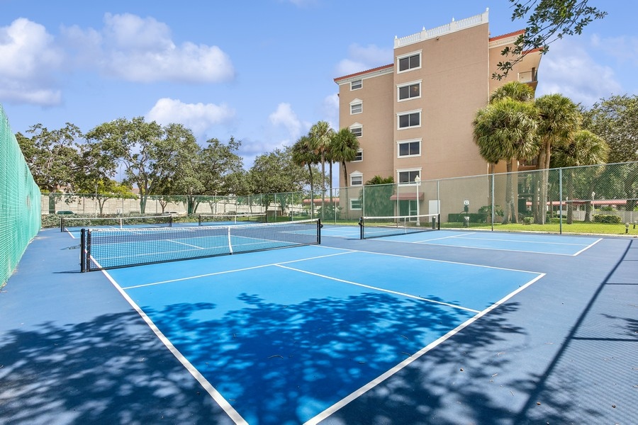 Fountainview pickleball courts