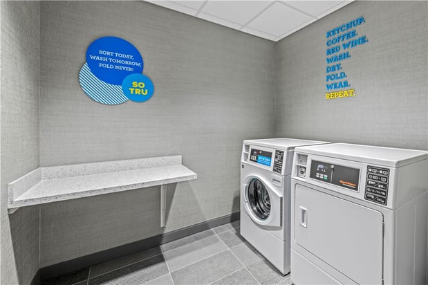 Images Tru by Hilton Kansas City Airport
