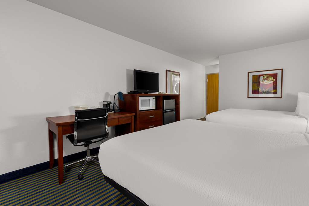 Images SureStay Plus by Best Western Brooks