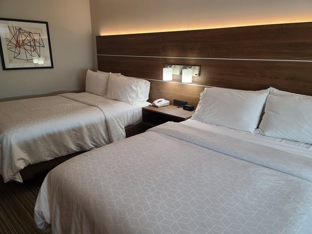 Images Holiday Inn Express & Suites Woodland Hills by IHG