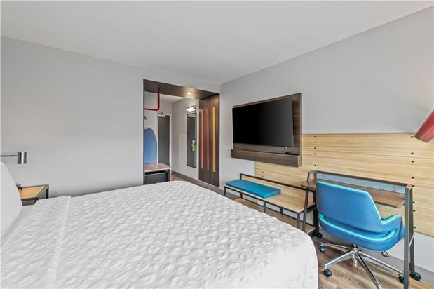 Images Tru by Hilton Kansas City Airport