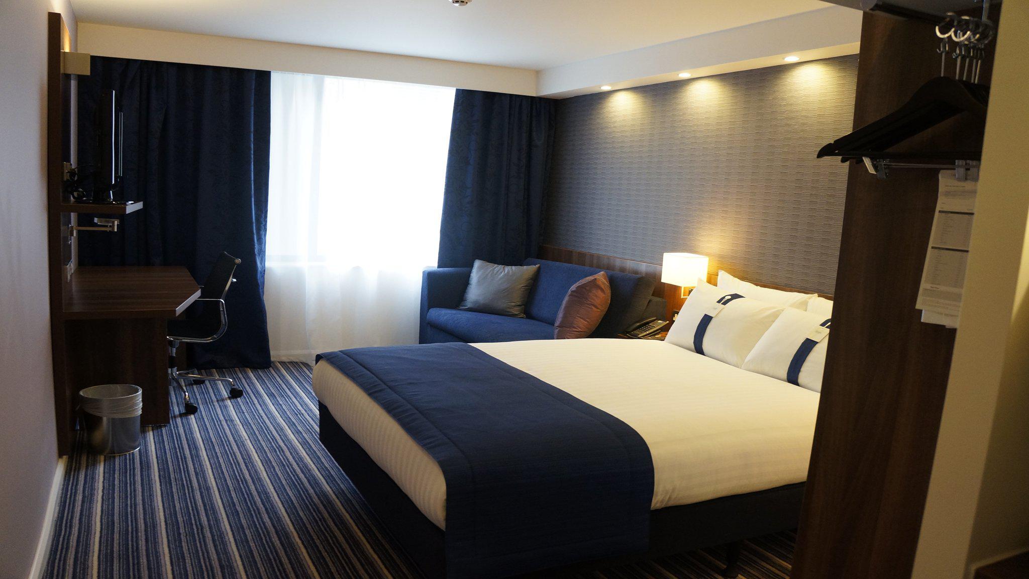 Holiday Inn Express London - Earl's Court, an IHG Hotel London 020 7384 5151