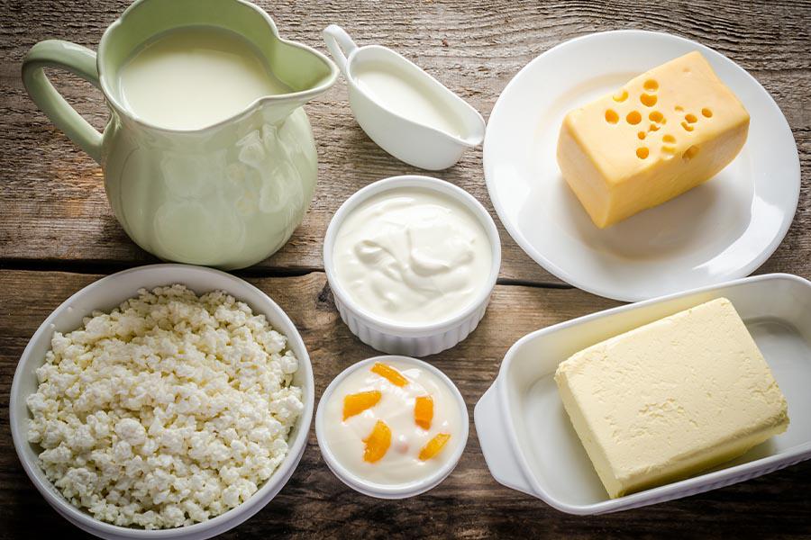 MILCHPRODUKTE, VEGAN & BIO
Fit durch den Tag: Molkerei-Produkte sind leicht, lecker und überraschend vielseitig. Ob Kefir, Joghurts, H- oder Heu-Milch – die Milch macht’s. Genießen Sie Molkerei-Produkte, die den Namen weißes Gold verdienen.